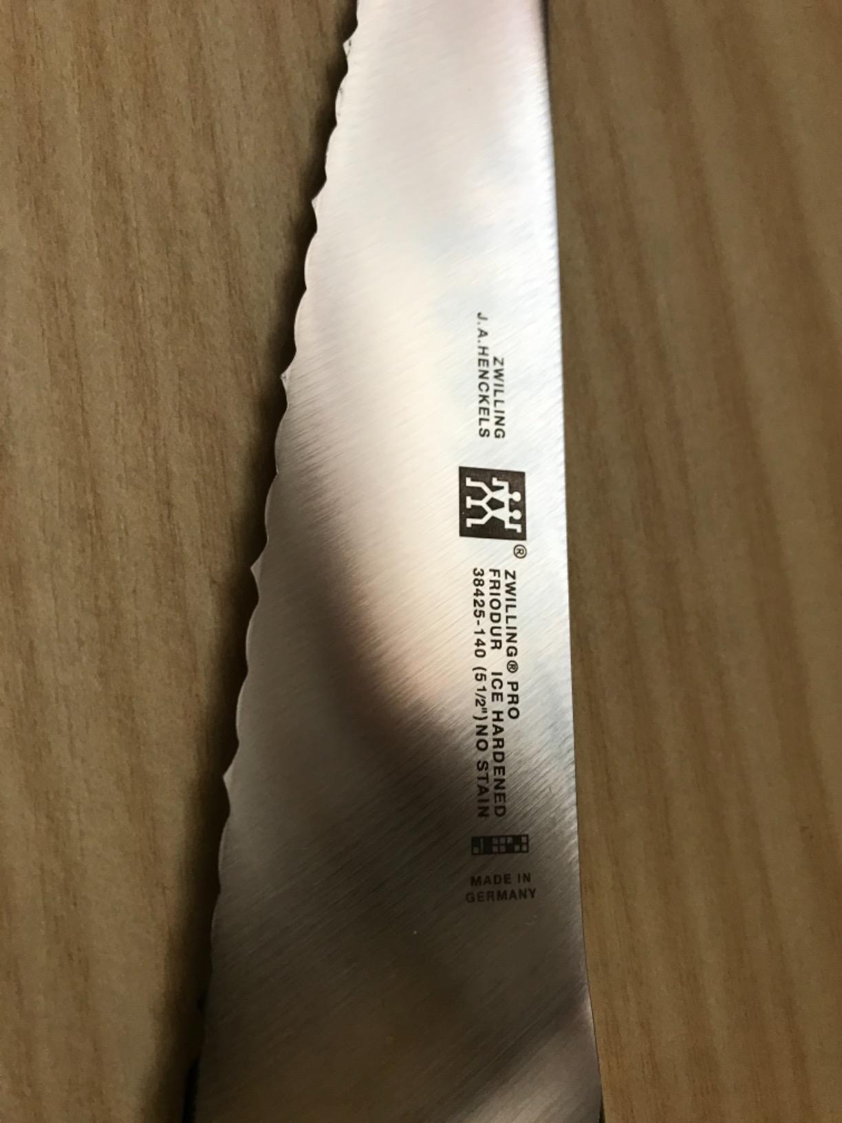 Zwilling Pro Coltello Cuoco Seghettato 14 cm