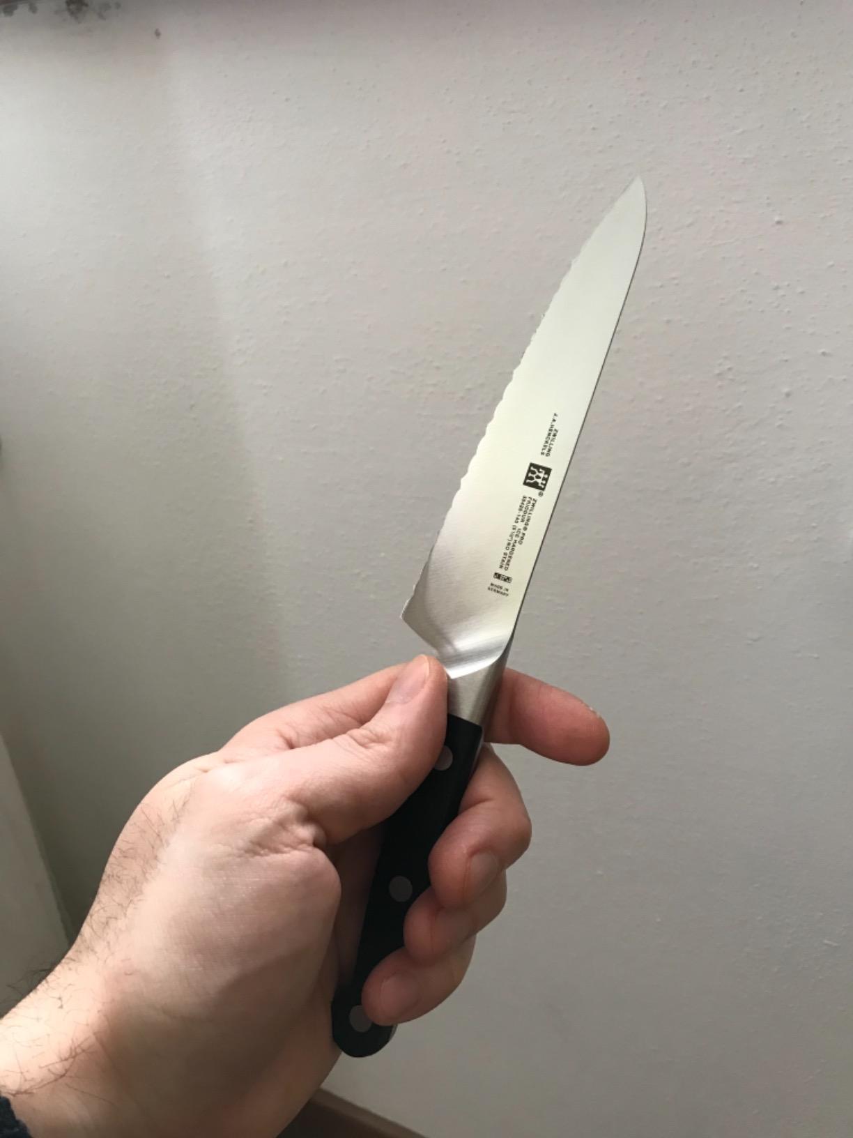 Zwilling Pro Coltello Cuoco Seghettato 14 cm