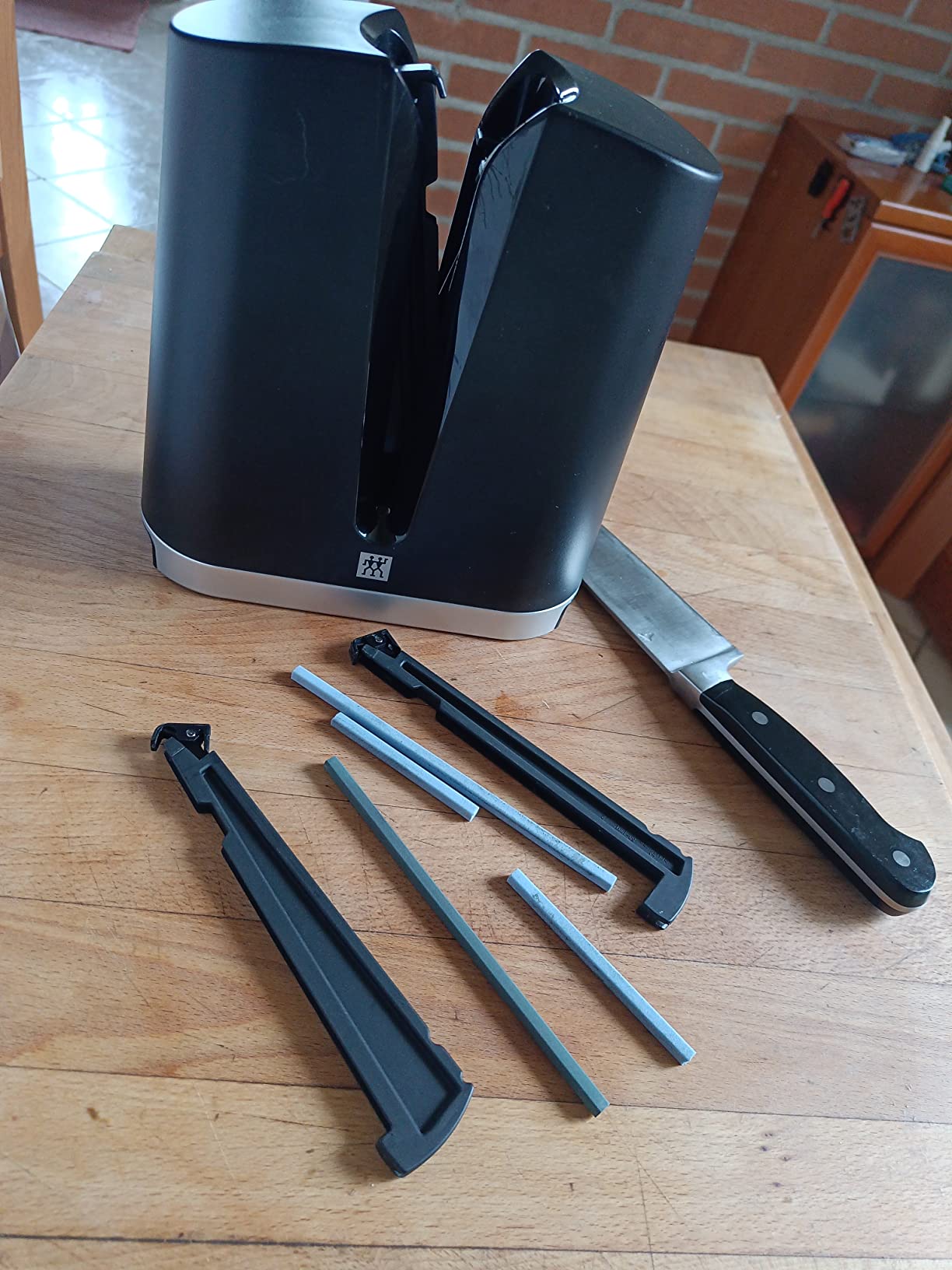 Zwilling V-Edge affilacoltelli ceramica nero lame lisce