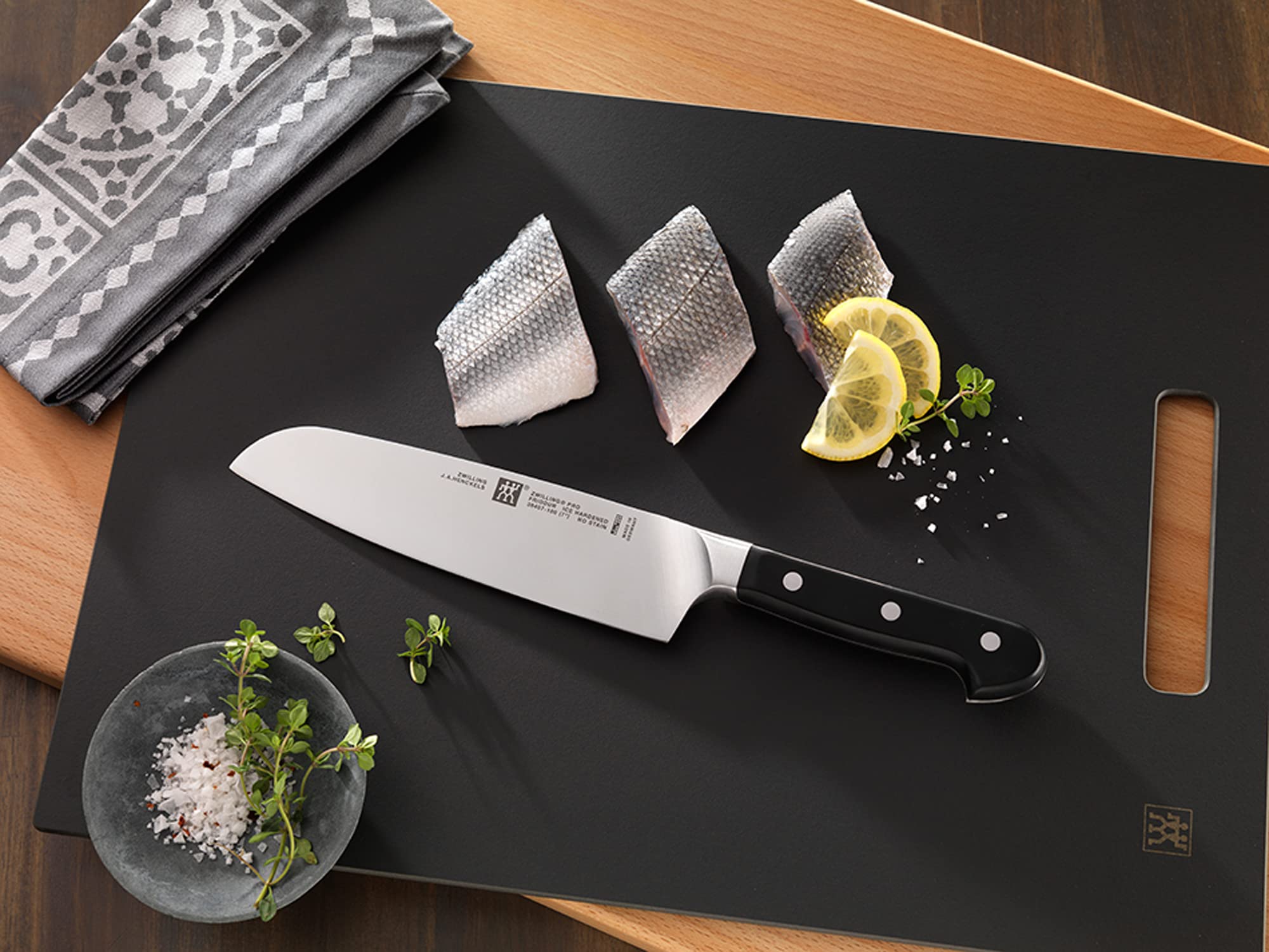 Zwilling Pro Santoku 18 cm acciaio forgiato tre rivetti